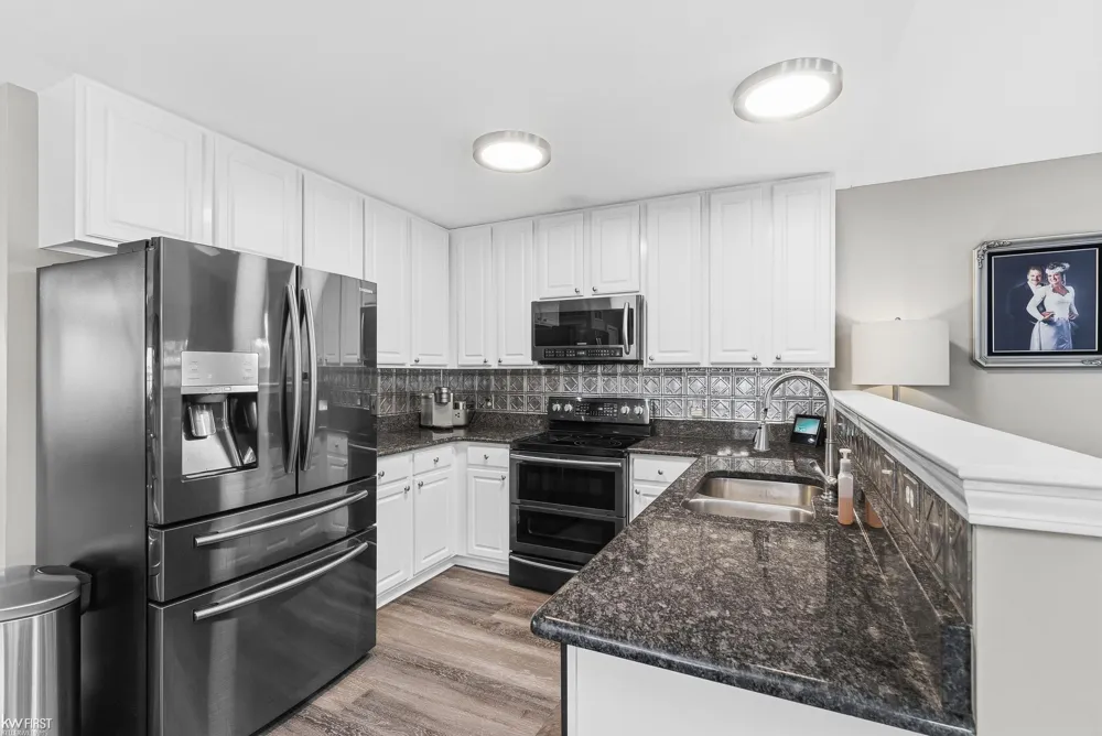 5460 Deer Trail Fenton Charter Township, MI 48451