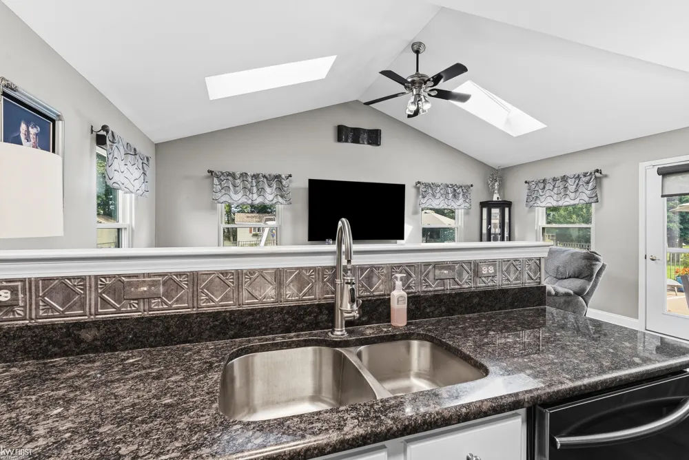5460 Deer Trail Fenton Charter Township, MI 48451