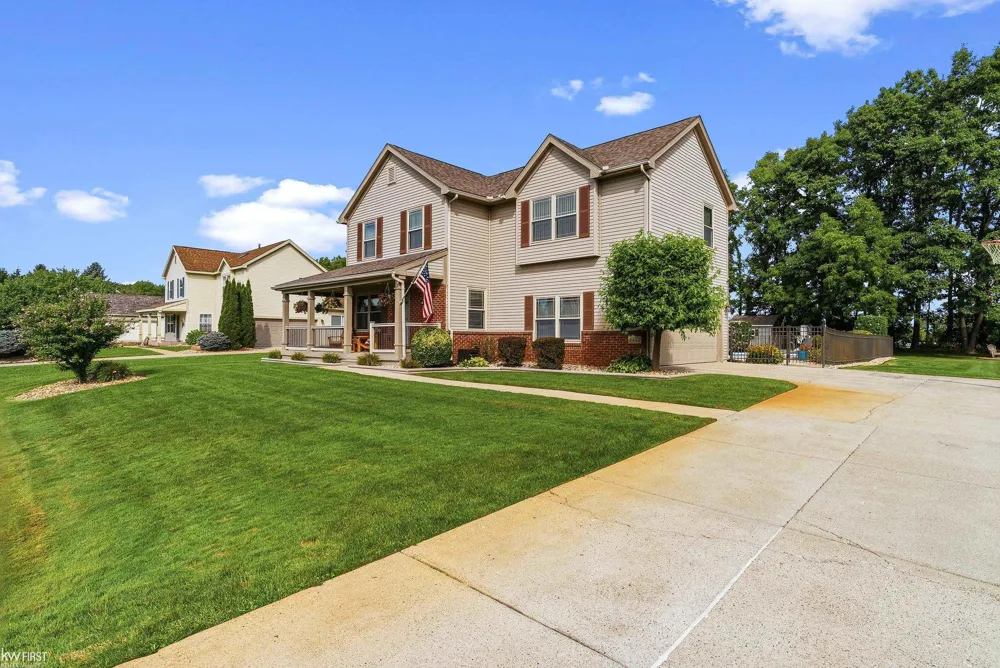5460 Deer Trail Fenton Charter Township, MI 48451