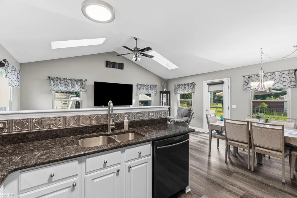 5460 Deer Trail Fenton Charter Township, MI 48451