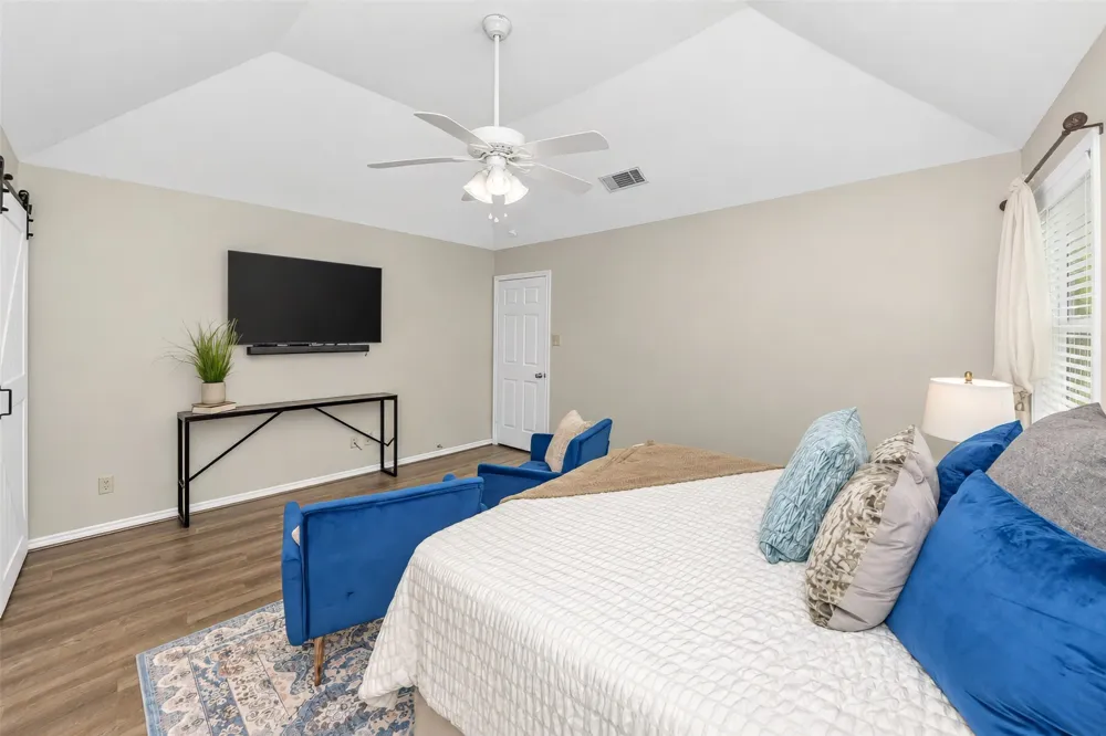 3121 Hazlewood Court Bedford, TX 76021