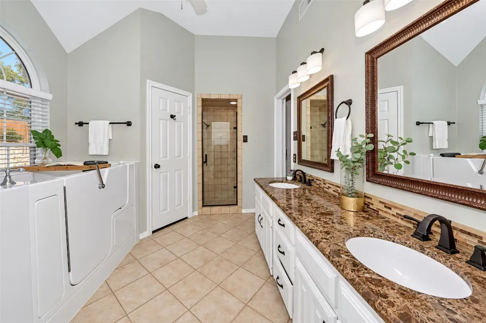 3121 Hazlewood Court Bedford, TX 76021