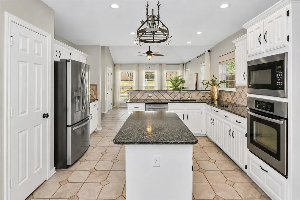 3121 Hazlewood Court Bedford, TX 76021