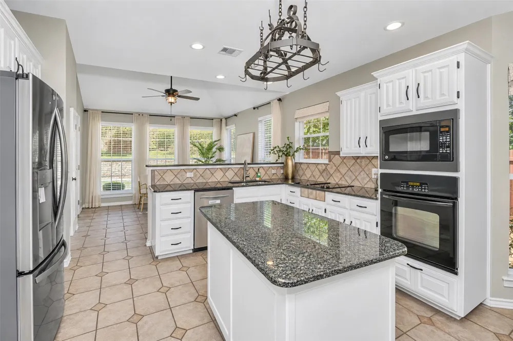 3121 Hazlewood Court Bedford, TX 76021
