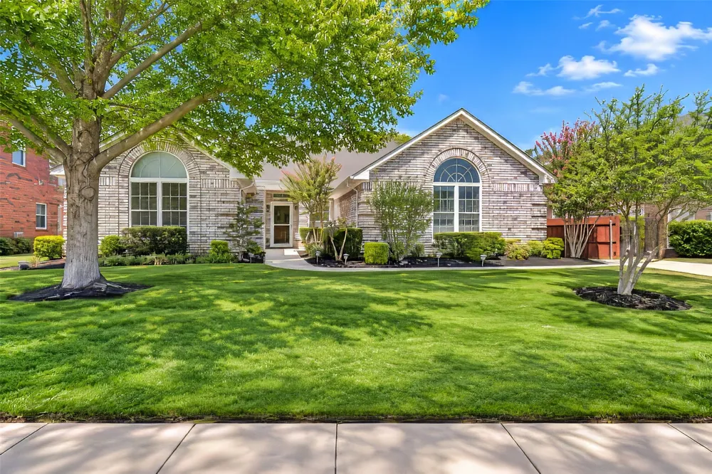 3121 Hazlewood Court Bedford, TX 76021