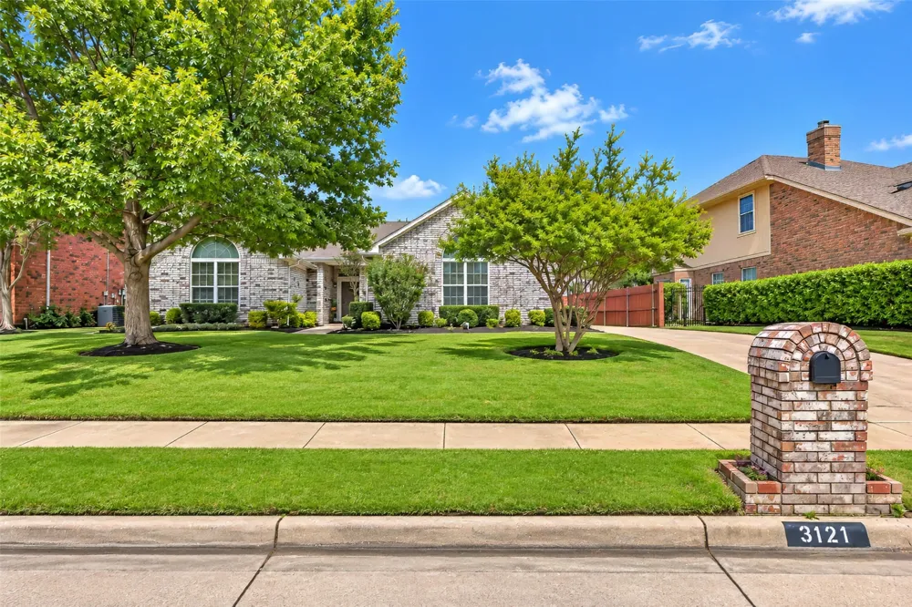 3121 Hazlewood Court Bedford, TX 76021