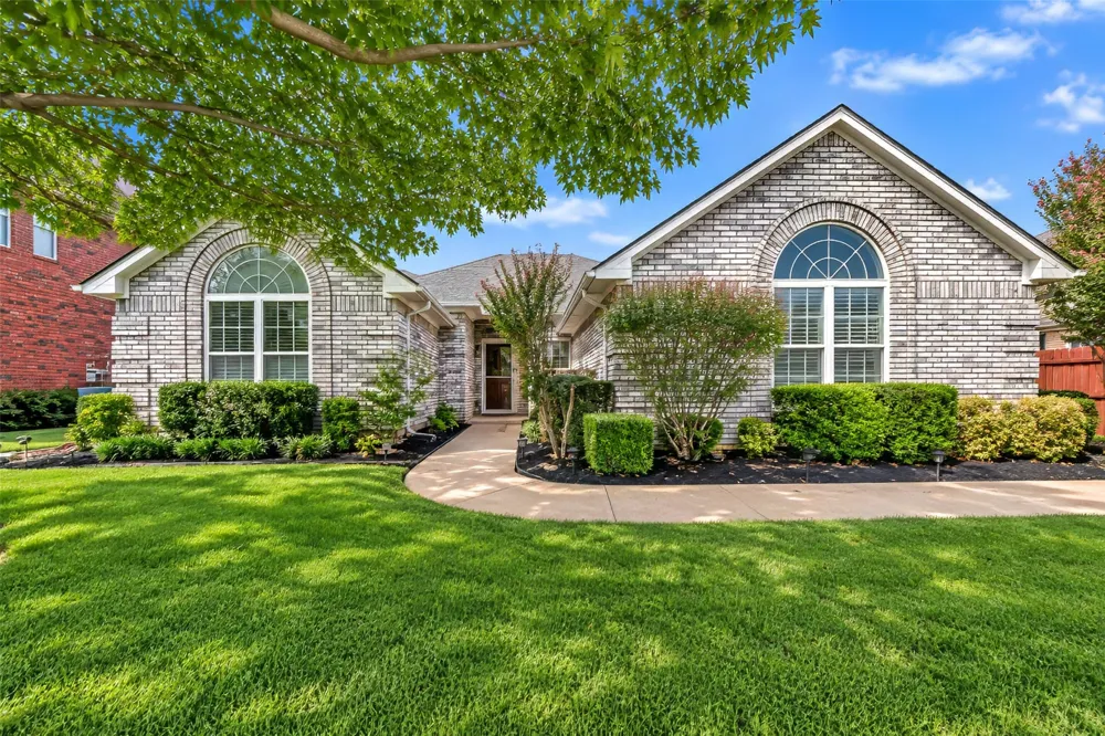 3121 Hazlewood Court Bedford, TX 76021