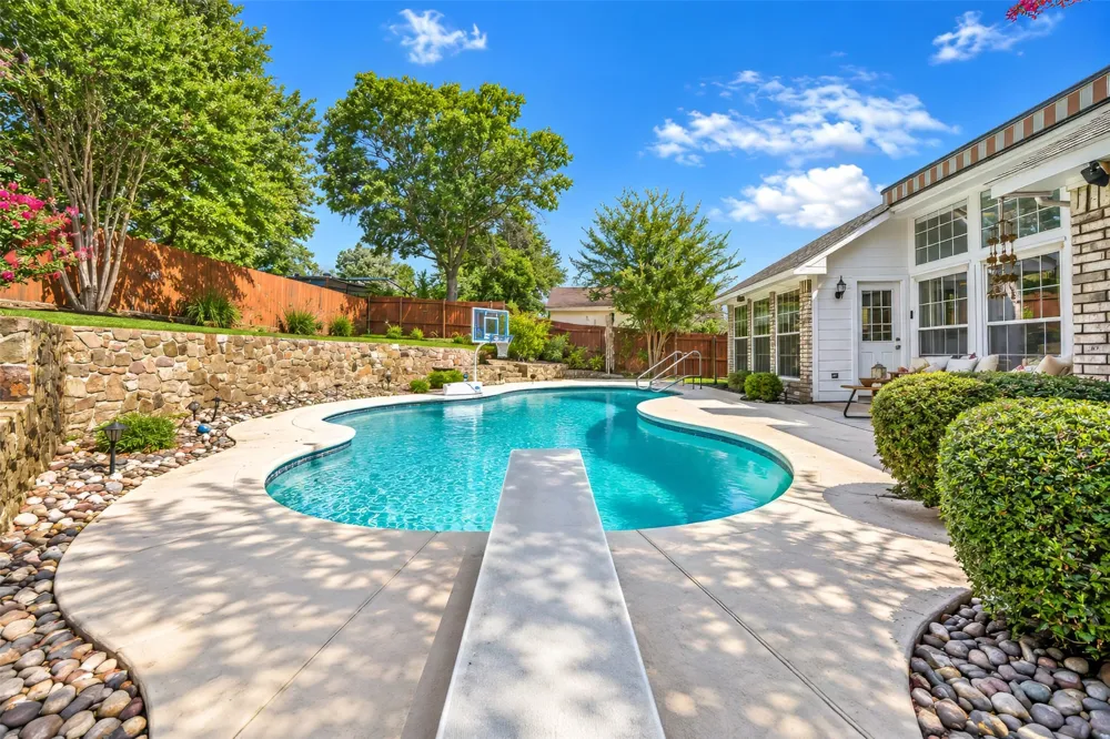 3121 Hazlewood Court Bedford, TX 76021