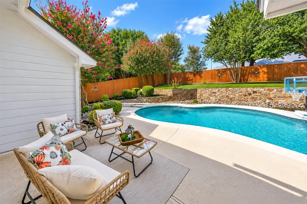 3121 Hazlewood Court Bedford, TX 76021