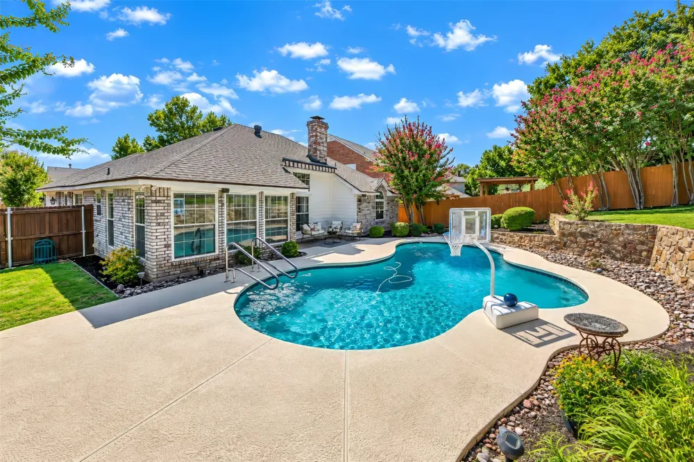 3121 Hazlewood Court Bedford, TX 76021