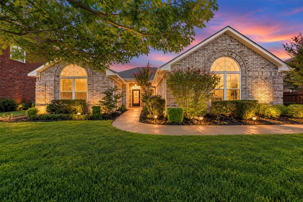 3121 Hazlewood Court Bedford, TX 76021