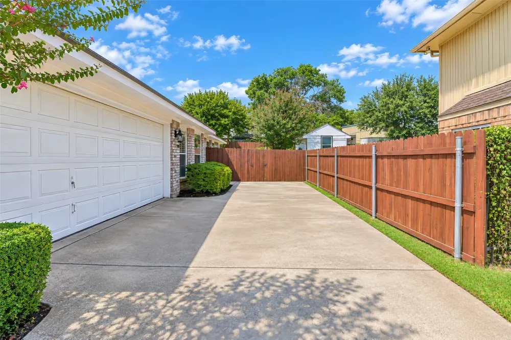 3121 Hazlewood Court Bedford, TX 76021
