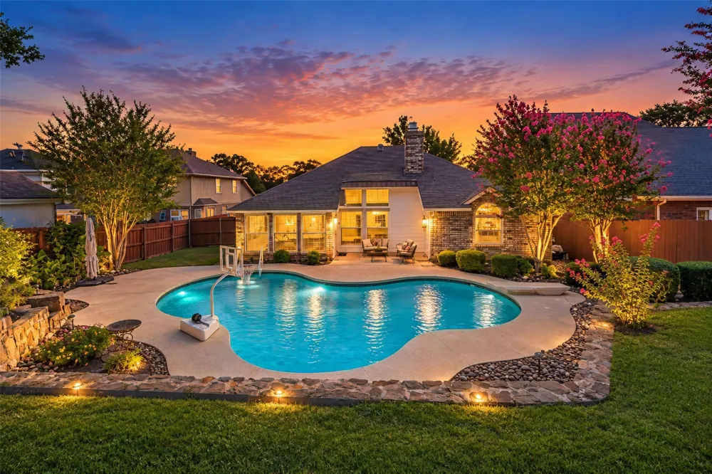 3121 Hazlewood Court Bedford, TX 76021