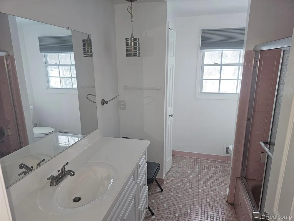 1614 CALIPER DRIVE Troy City, MI 48084