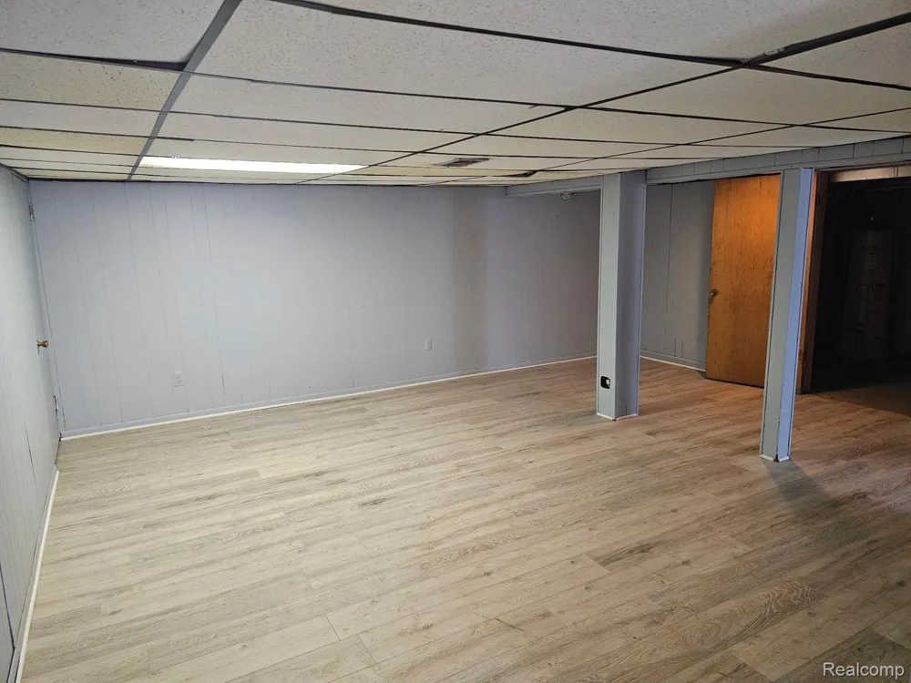 1614 CALIPER DRIVE Troy City, MI 48084