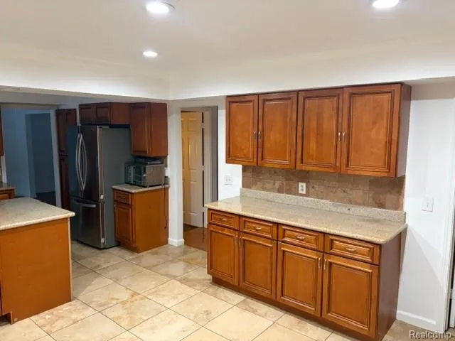1614 CALIPER DRIVE Troy City, MI 48084