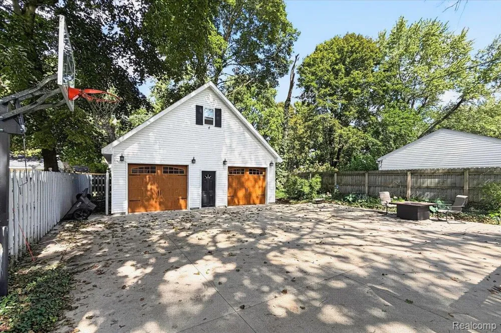 45 Park Street Oxford Village, MI 48371