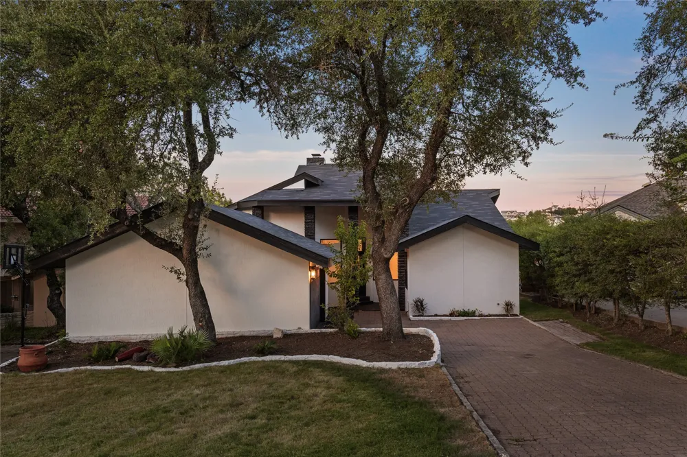 310 Golf Crest Lane Lakeway, TX 78734