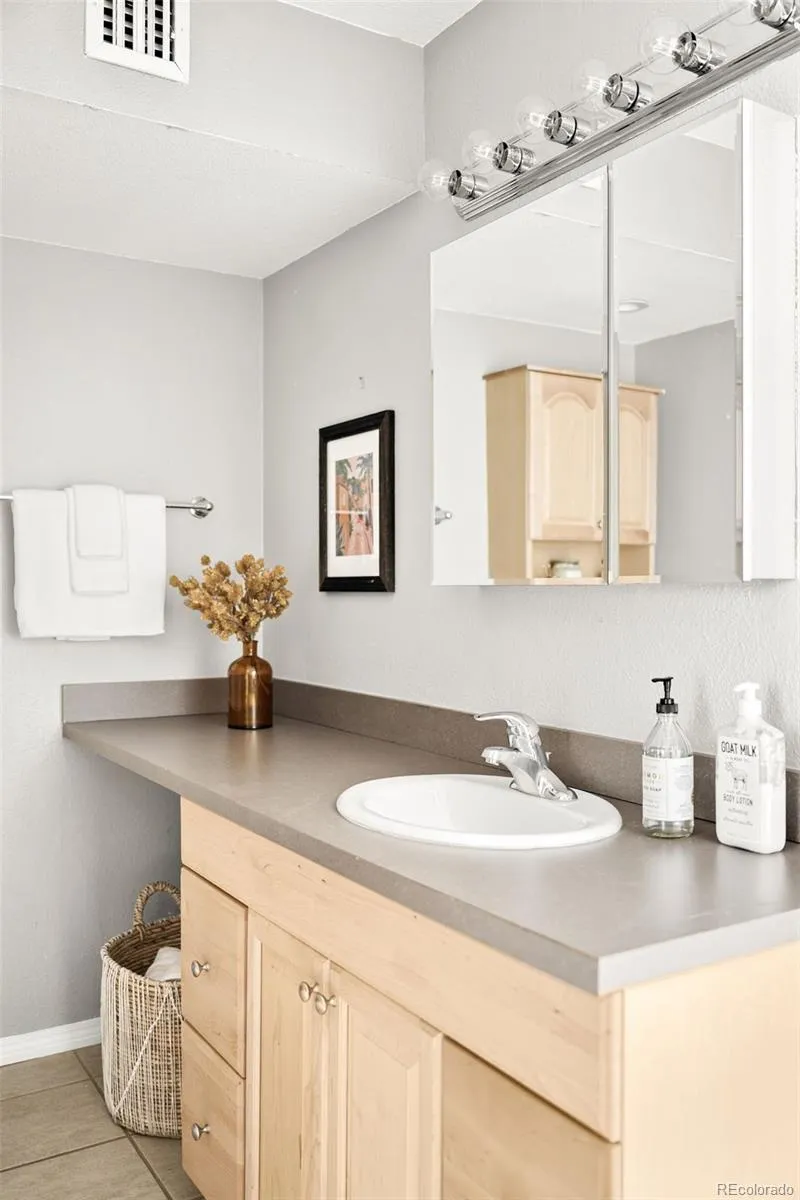 6380 S Boston Street #315 Greenwood Village, CO 80111