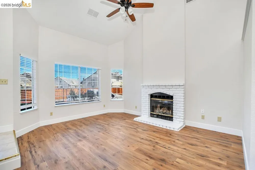 833 Oakwood Way Oakley, CA 94561