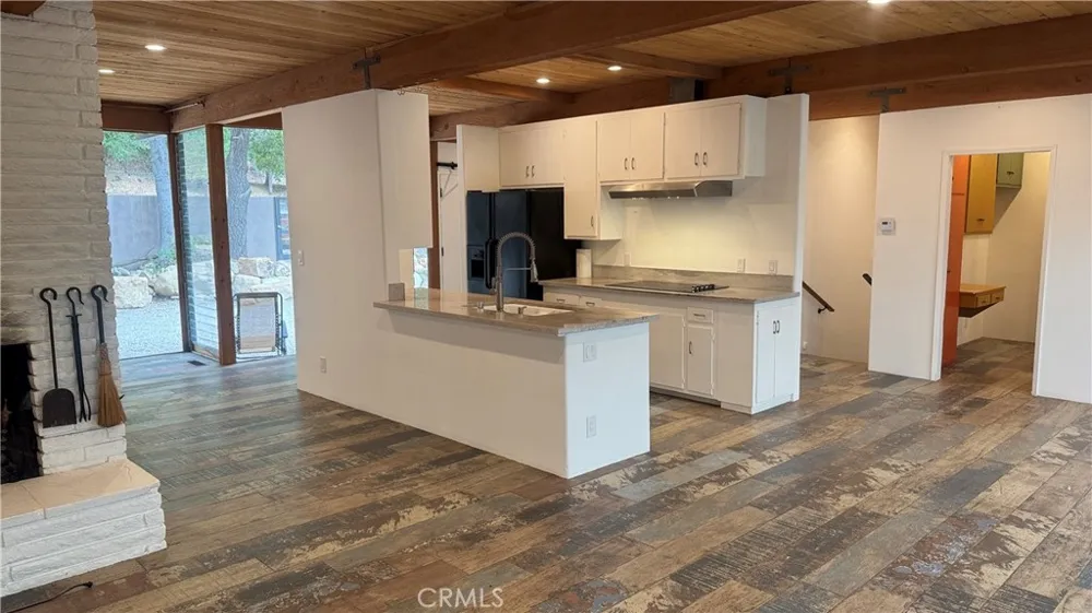 24735 Mulholland Highway Calabasas, CA 91302