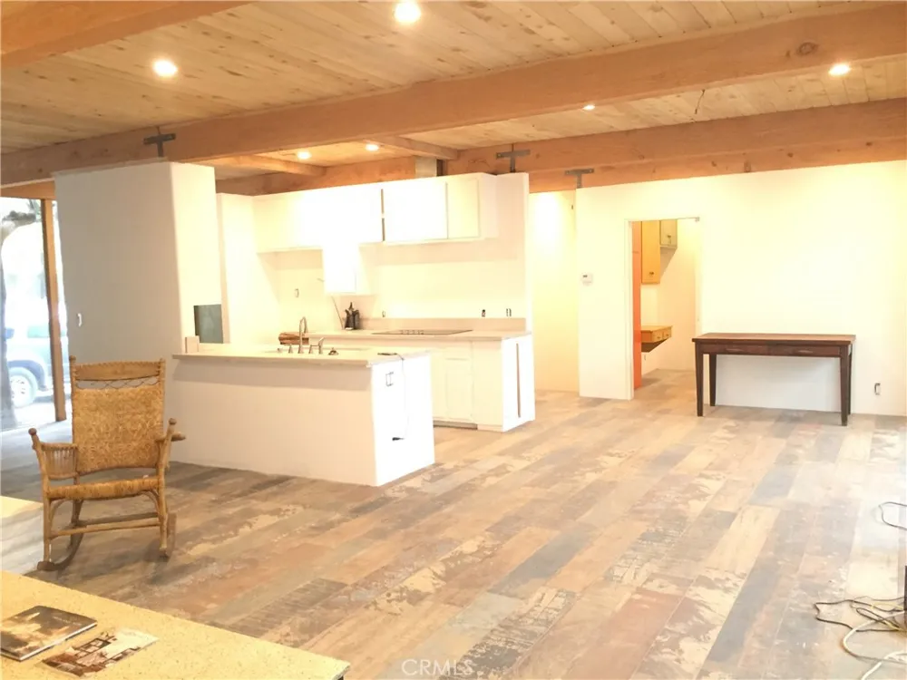 24735 Mulholland Highway Calabasas, CA 91302