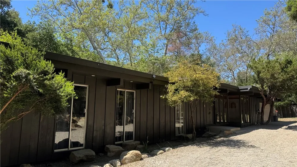 24735 Mulholland Highway Calabasas, CA 91302