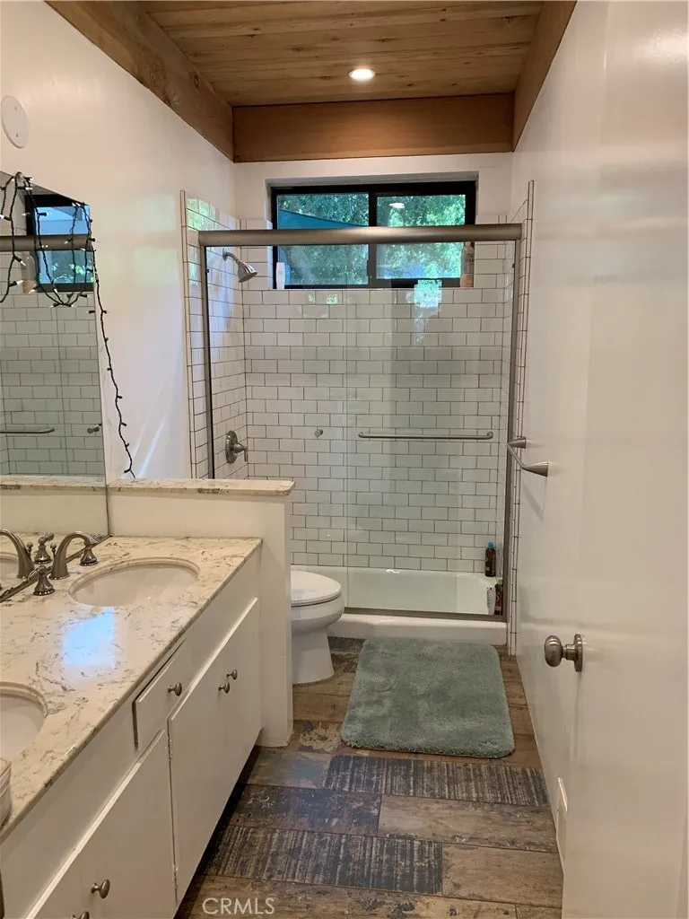 24735 Mulholland Highway Calabasas, CA 91302