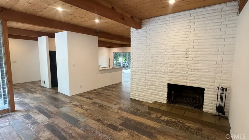 24735 Mulholland Highway Calabasas, CA 91302