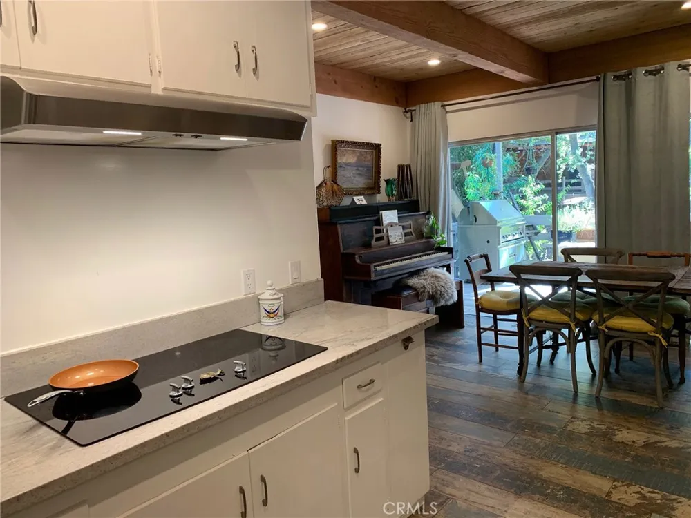 24735 Mulholland Highway Calabasas, CA 91302