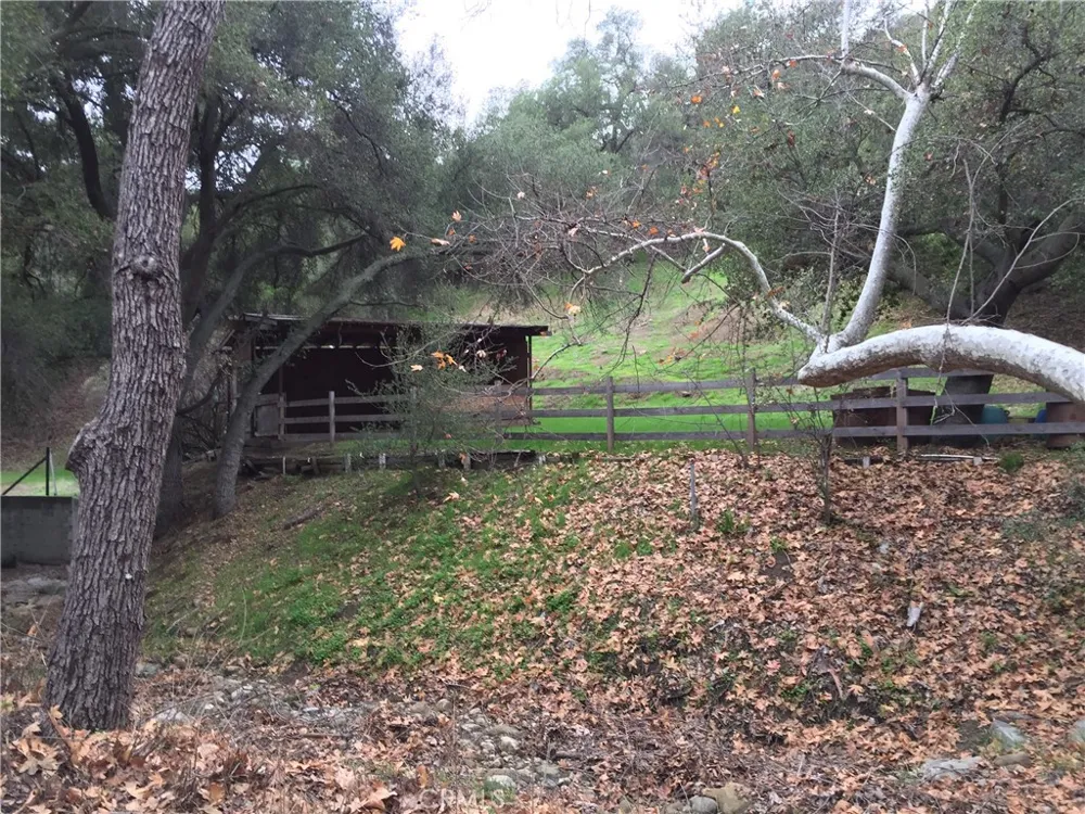 24735 Mulholland Highway Calabasas, CA 91302