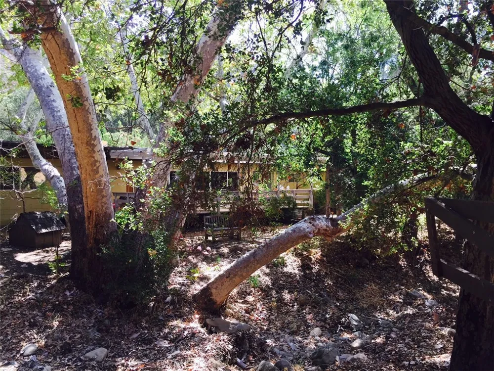 24735 Mulholland Highway Calabasas, CA 91302