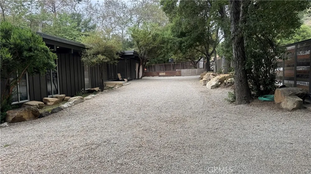 24735 Mulholland Highway Calabasas, CA 91302