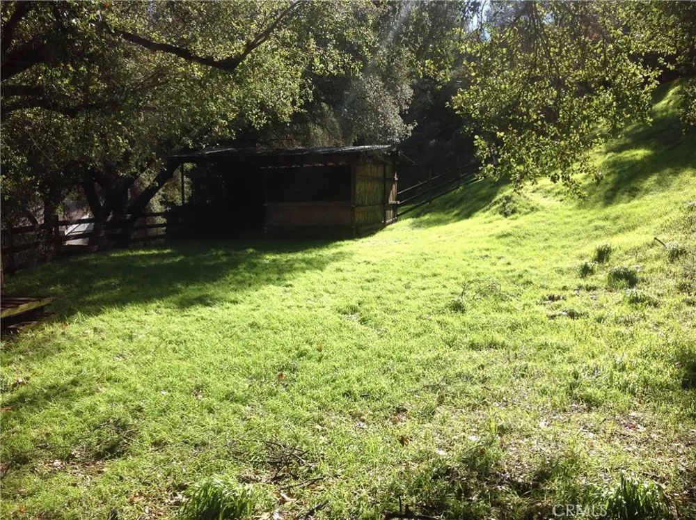 24735 Mulholland Highway Calabasas, CA 91302