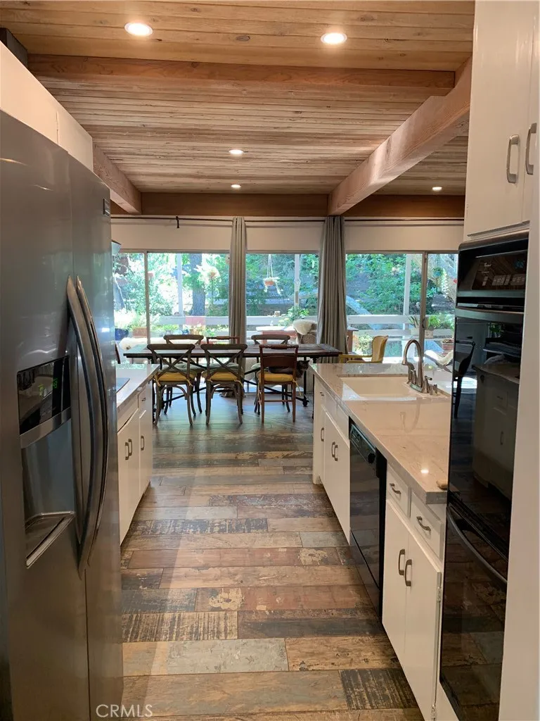 24735 Mulholland Highway Calabasas, CA 91302