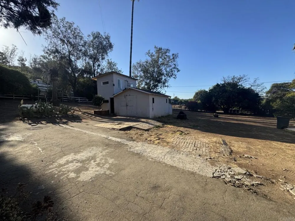 726 Valley Drive Vista, CA 92084