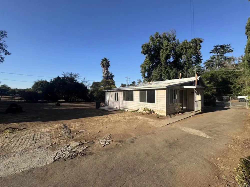 726 Valley Drive Vista, CA 92084