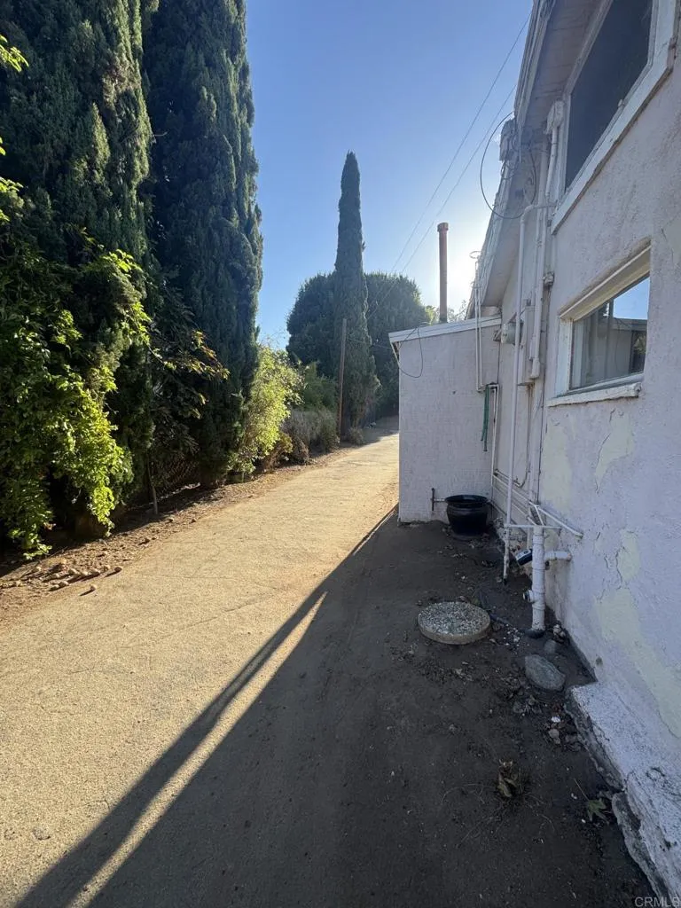 726 Valley Drive Vista, CA 92084