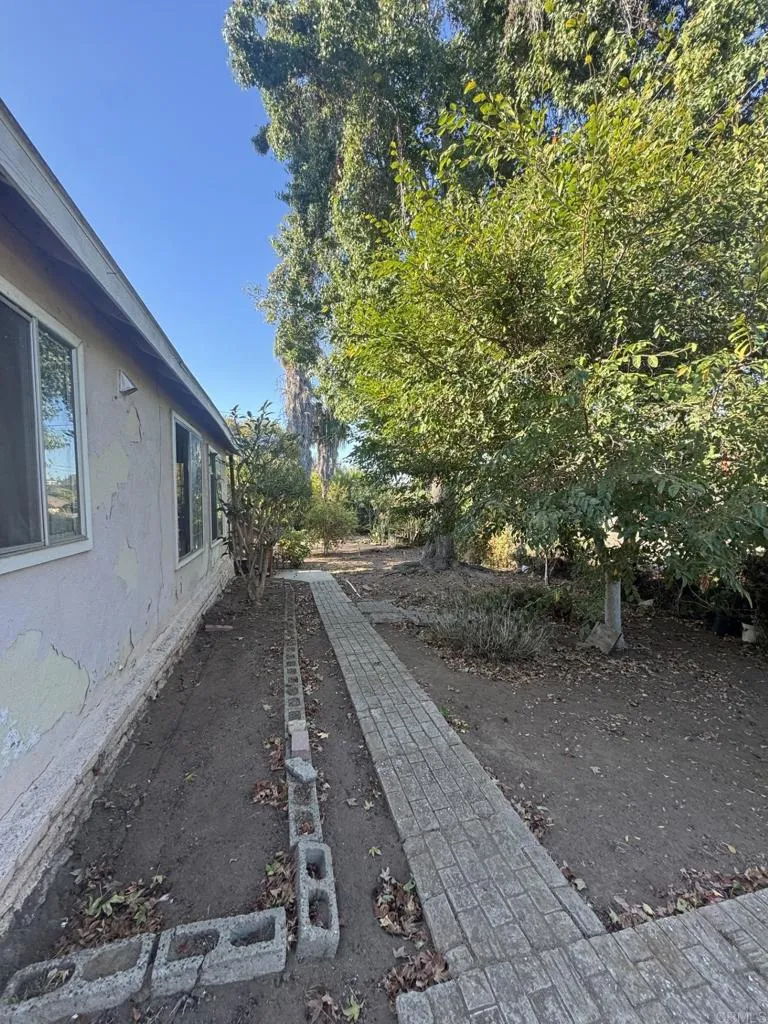 726 Valley Drive Vista, CA 92084