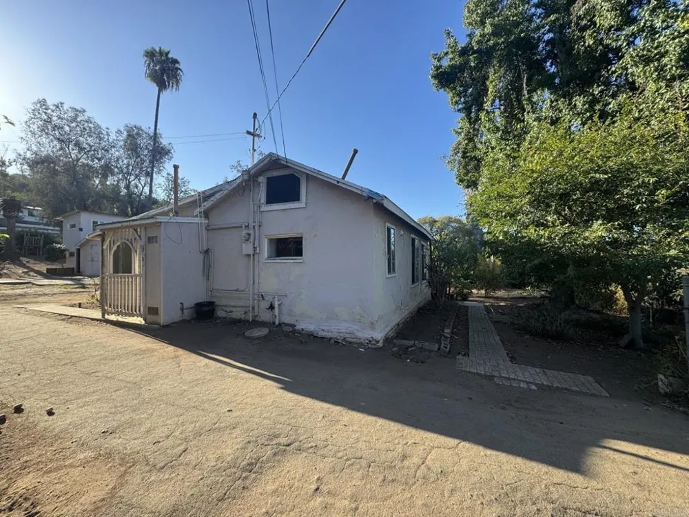 726 Valley Drive Vista, CA 92084
