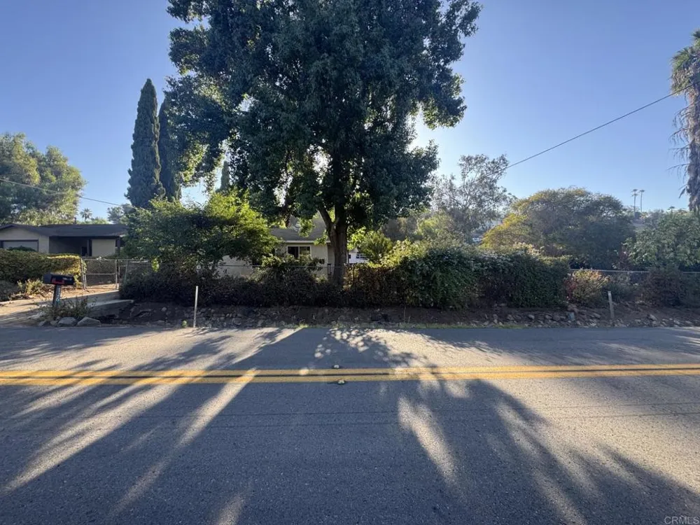 726 Valley Drive Vista, CA 92084