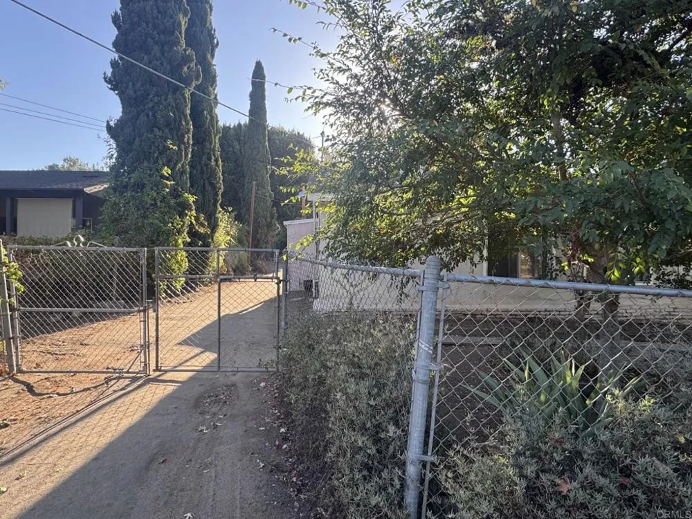 726 Valley Drive Vista, CA 92084