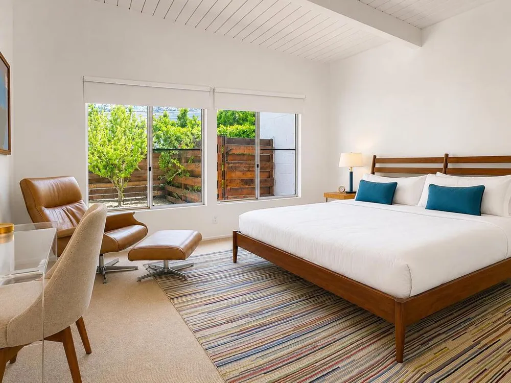 786 High Road Palm Springs, CA 92262