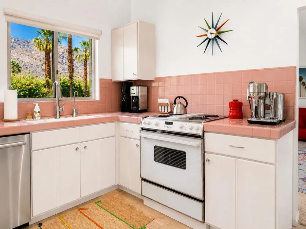786 High Road Palm Springs, CA 92262