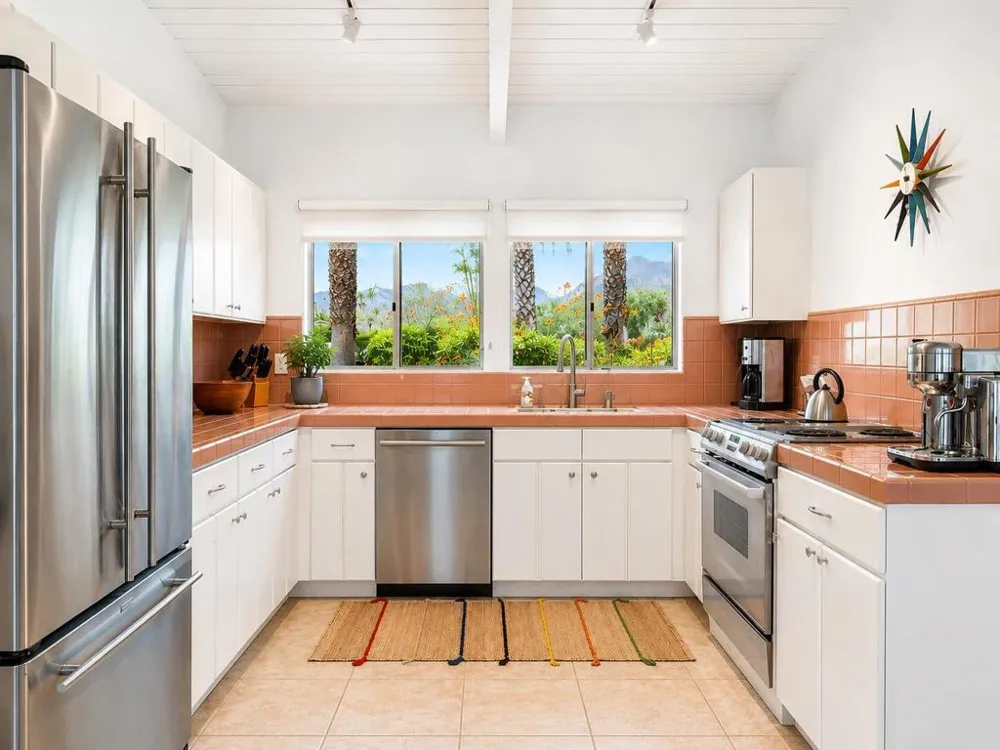 786 High Road Palm Springs, CA 92262