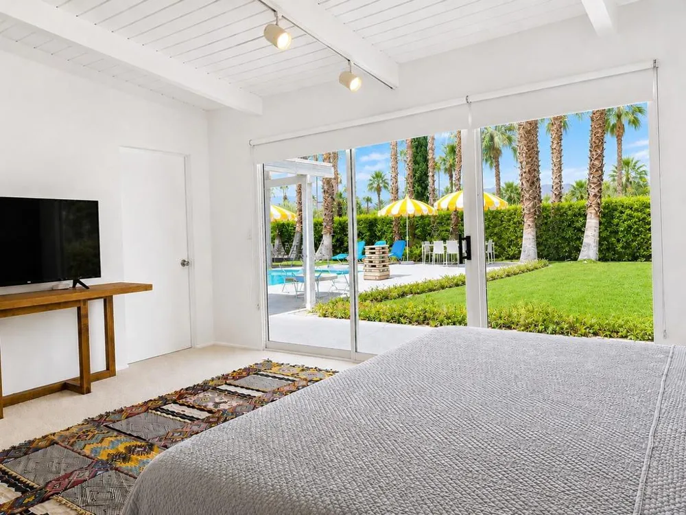 786 High Road Palm Springs, CA 92262
