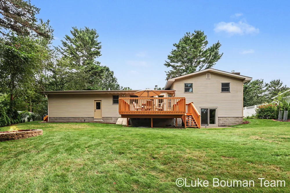 17521 Whippoorwill Drive Grand Haven, MI 49417