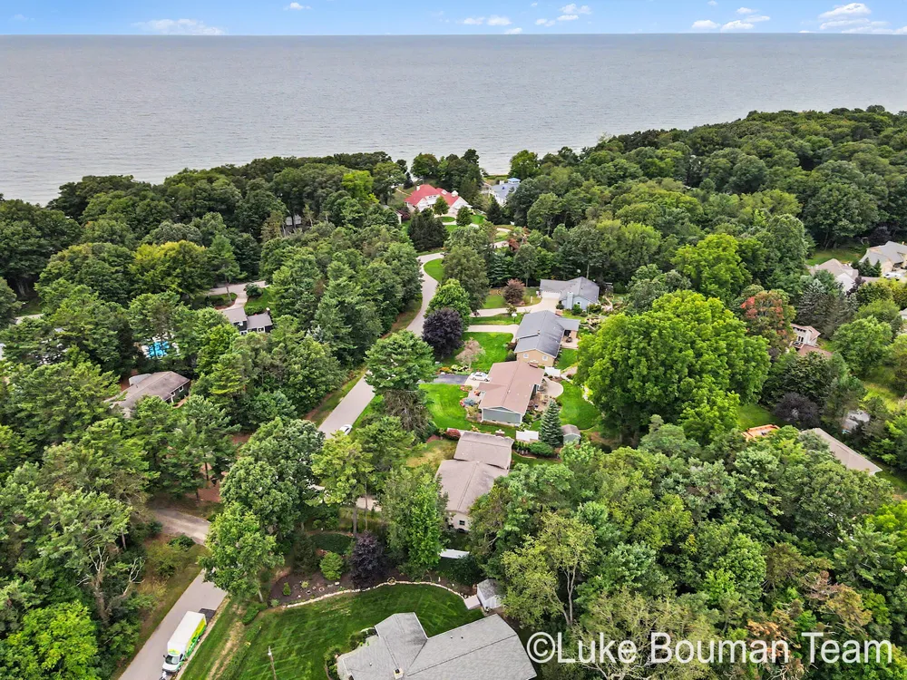 17521 Whippoorwill Drive Grand Haven, MI 49417