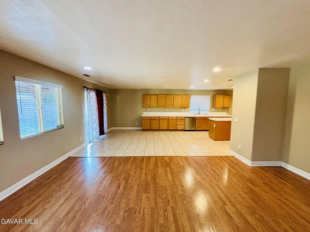 2064 W Avenue K6 Lancaster, CA 93536