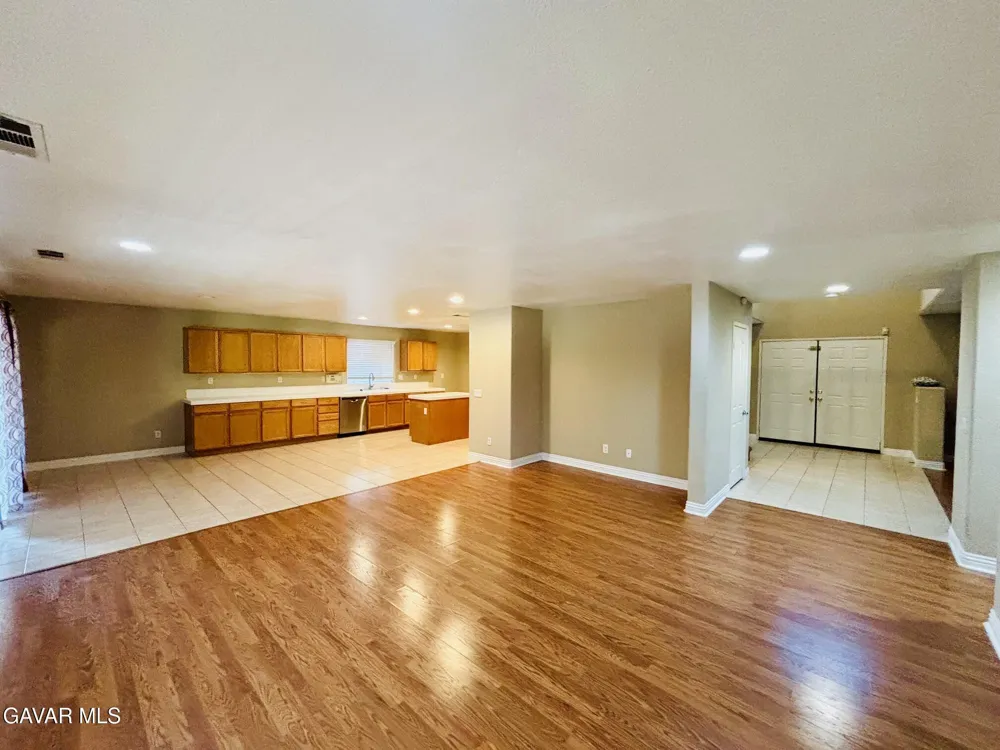 2064 W Avenue K6 Lancaster, CA 93536